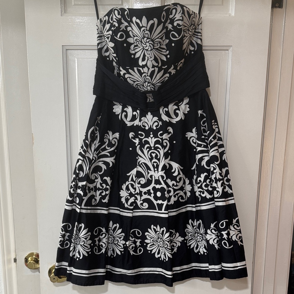 White House Black Market Black and White Dress